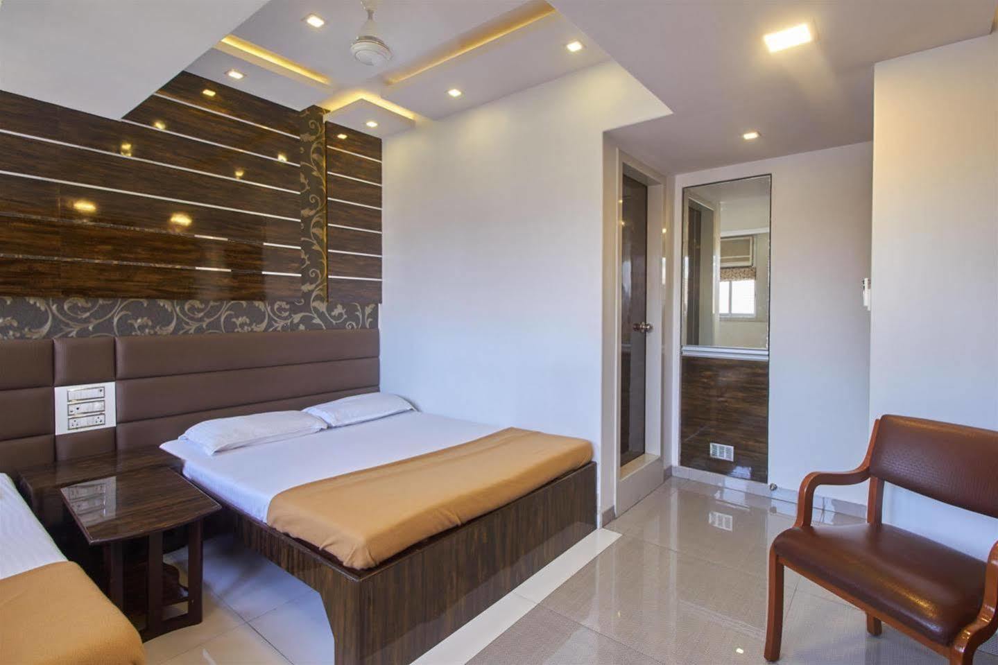 Oyo 28893 Hotel Gulf Mumbai Kültér fotó