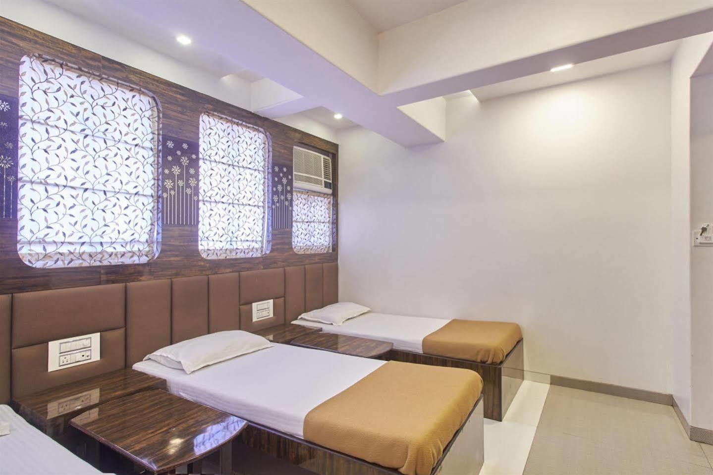Oyo 28893 Hotel Gulf Mumbai Kültér fotó